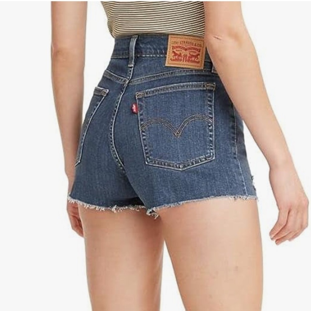 Levi’s High Rise Shorts - Picture 2 of 4